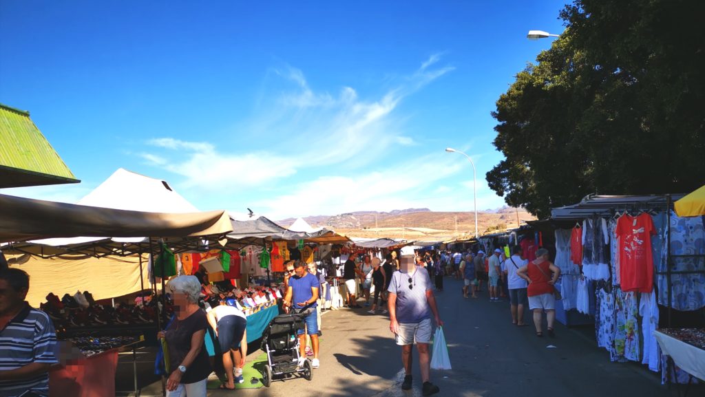 Wochen und Froh Markt San Fernando Gran Canaria. zu sehen Straße mit Marktstände