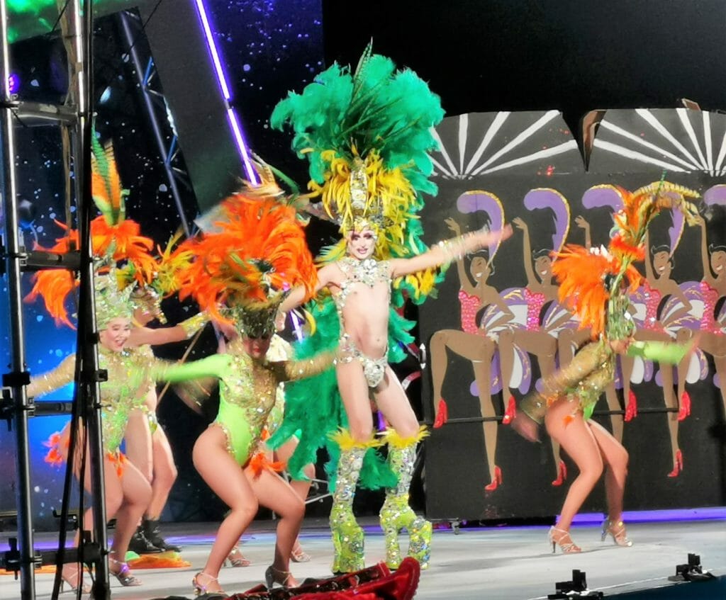 Tanzshow auf der Bühne Karneval Gran Canaria