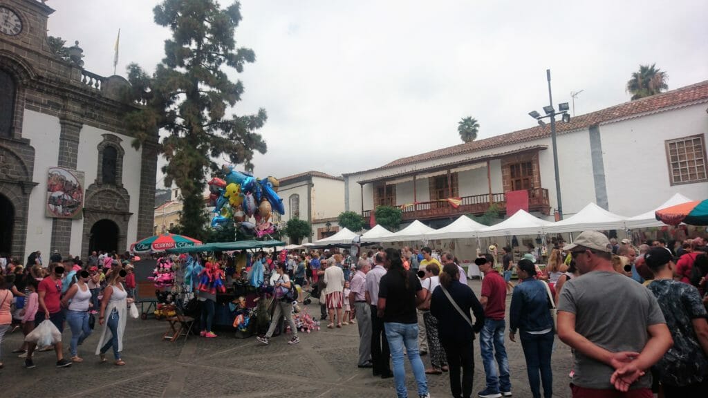 Volle Straßen mit Marktständen Teror Gran Canaria