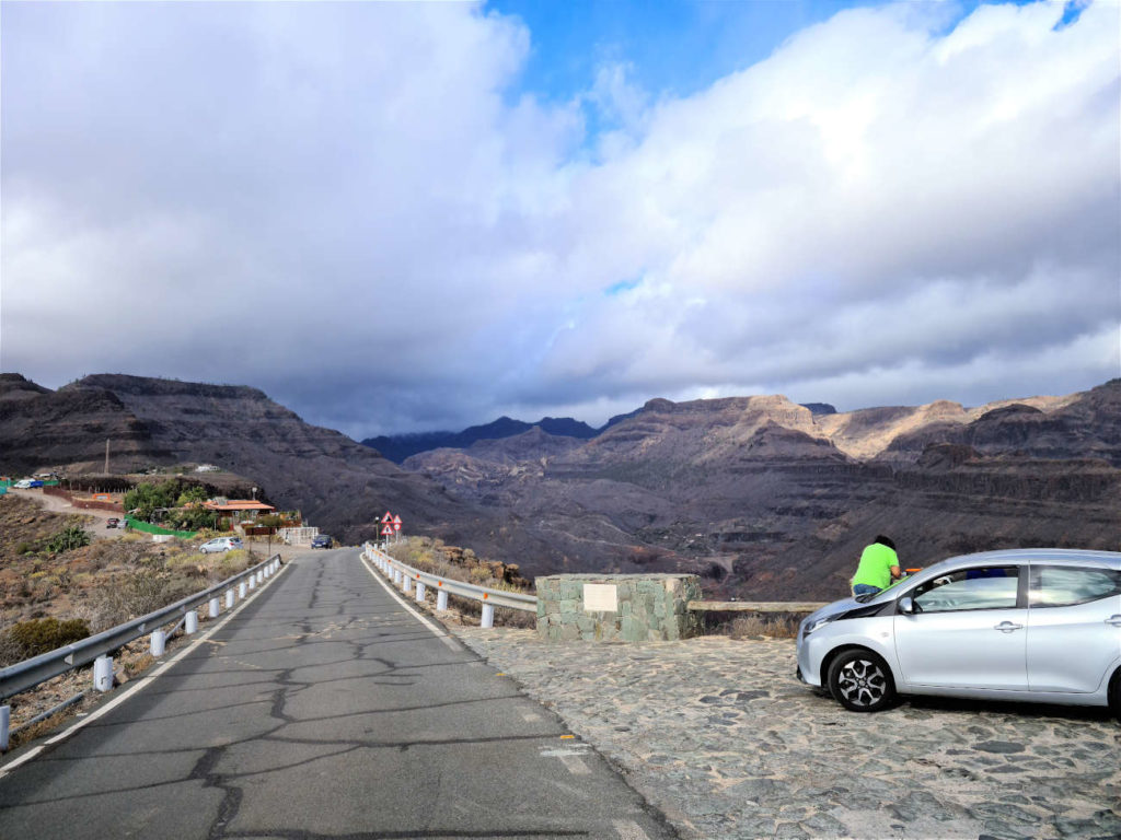 Aussichtspunkt Mirador de Ayagaures 12 Die Passstraße Pedro González in Richtung Ayagaures.