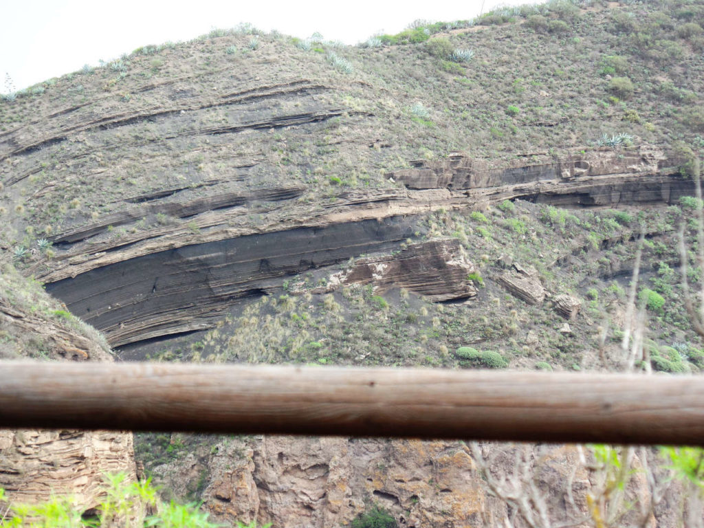 verschiedene Steinablagerungen am Caldera de Bandama Gran Canaria