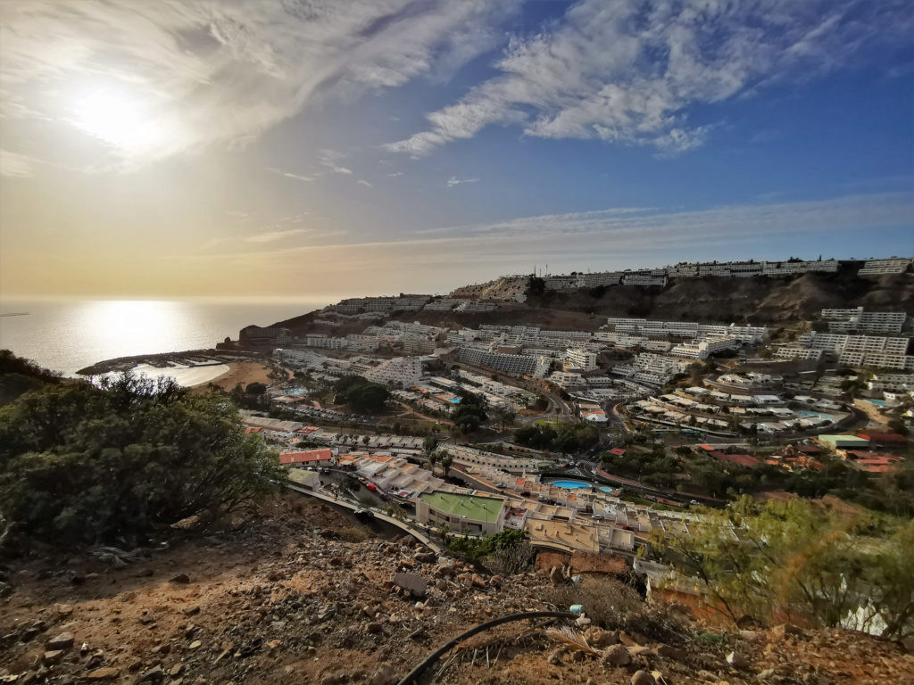 Ausblick am Aussichtspunkt Puerto Rico Gran Canaria auf die Stadt