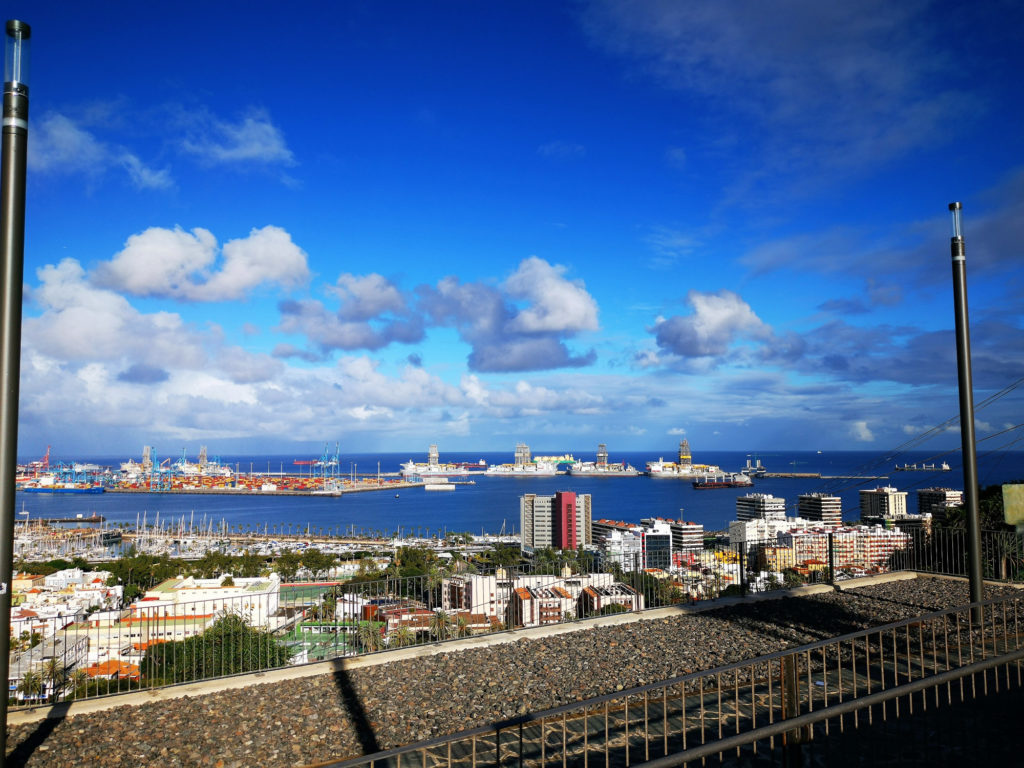 Blick auf den Hafen von Las Palmas am Mirador Agustin Castillo