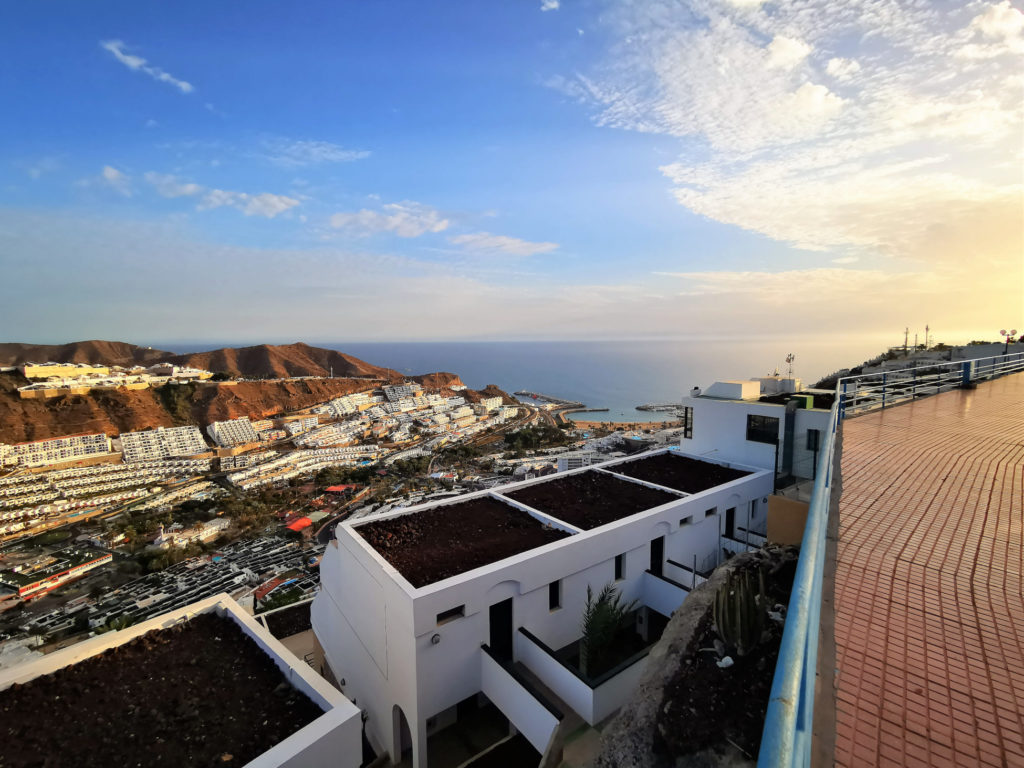 Über den Dächern von Puerto Rico Gran Canaria