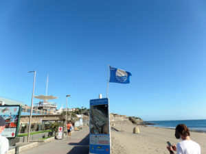 Blaue Strand Flagge am Playa Meloneras