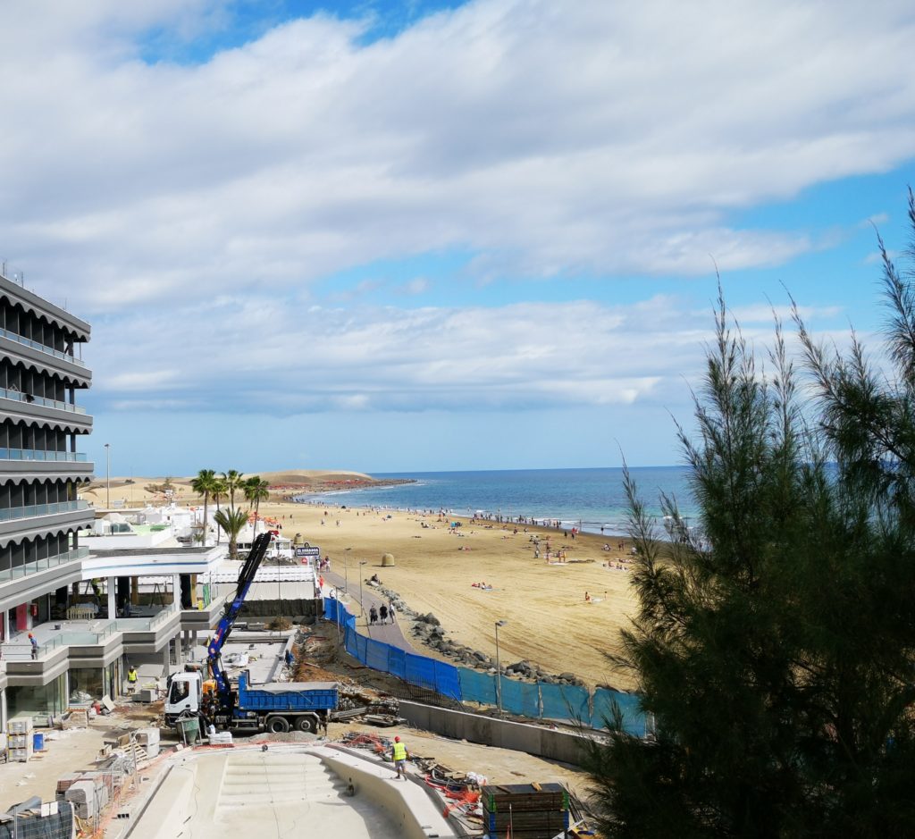 Der Playa de Maspalomas erstreckt sich bis zur La Charca