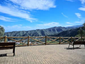 Sitzgelegenheit am Aussichtpunkt Mirador de la Vuelta de los Pájaros -Teror