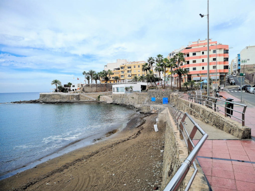 Barrierefreie Zugänge sind am Playa de las Marañuelas vorhanden