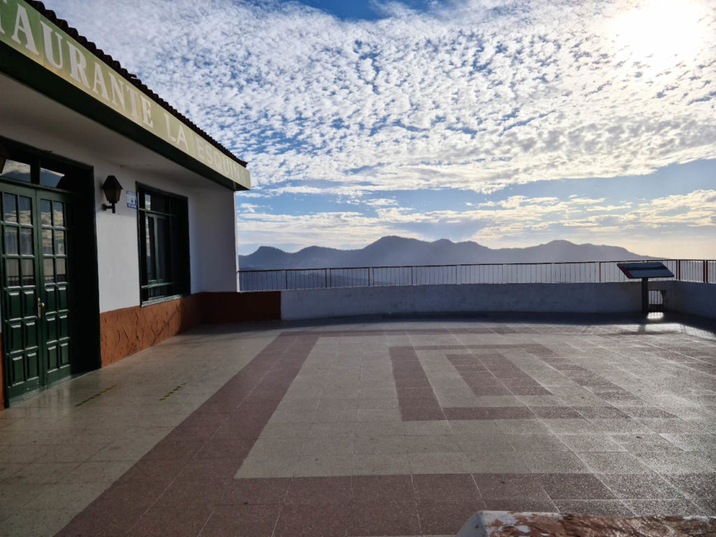 Der Aussichtpunkt Mirador la Esquina liegt auf einer Terrasse eines ehemailigen Restaurant an der C. Párroco Domingo Báez,