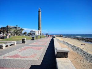 Die Küstenpromenade Paseo de las Meloneras beginnt am Faro Maspalomas