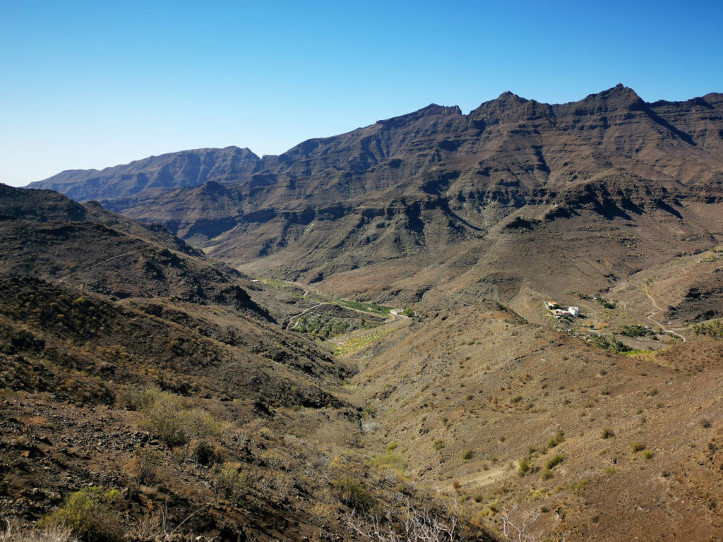 Blick auf den davor liegenden Barranco de Veneguera Mogán Gran Canaria