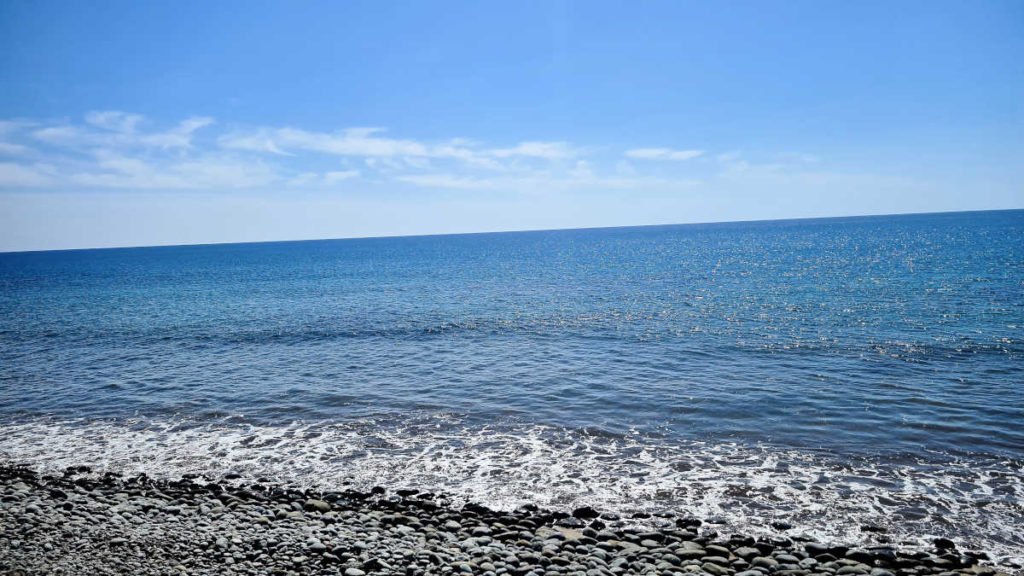mäßiger Wellengang hier am Playa del Llanillo Santa Agueda