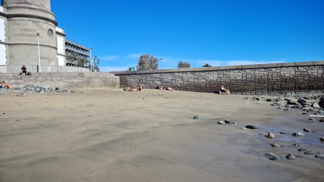 Der Strand Playa del Faro beginnt direkt am Leuchtturm von Maspalomas