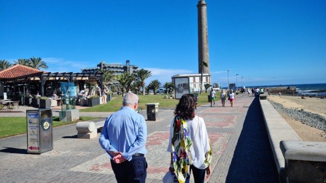 Die Poromenade Paseo de las Meloneras führt oberhalb vom Playa del Faro entlang Die Poromenade Paseo de las Meloneras führt oberhalb vom Playa del Faro entlang