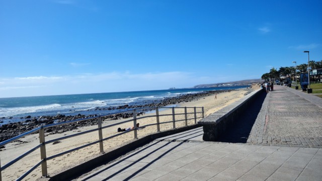 Zugang zum Playa del Faro kann auch über eine Rampe erfolgen